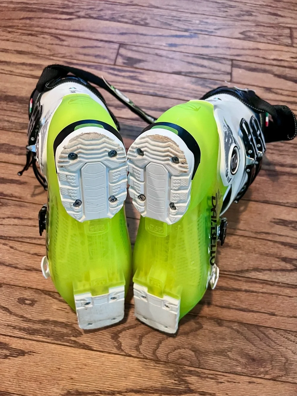Acid Green/White Avanti AX 120’s